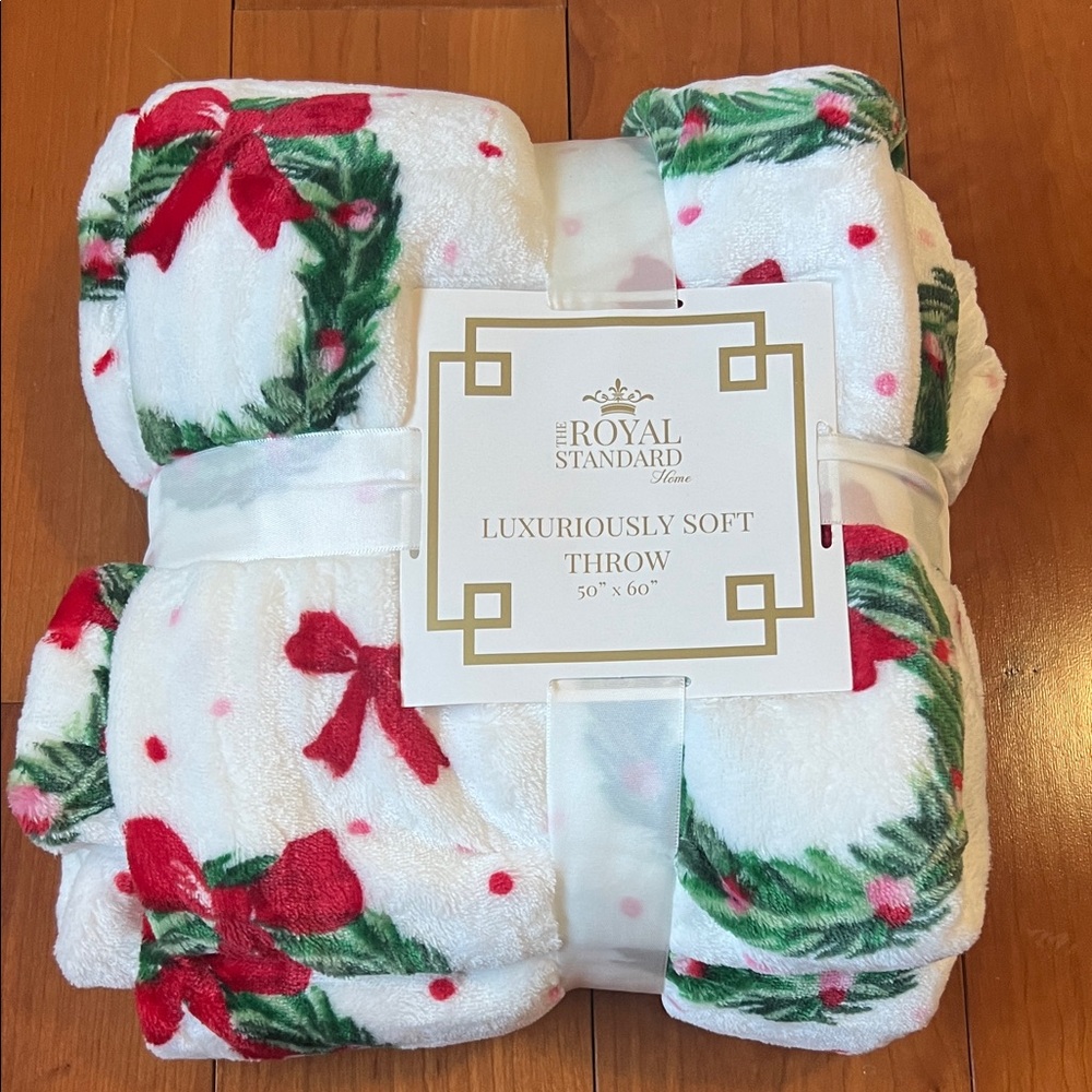 The Royal Standard Festive Holiday Throw Blanket - Red and Green
